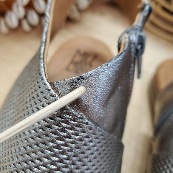 Miz Mooz Women's 10.5-11 WIDE /42 Darcie Pewter Sandal Leather Zip Textured Stud - Picture 3 of 13